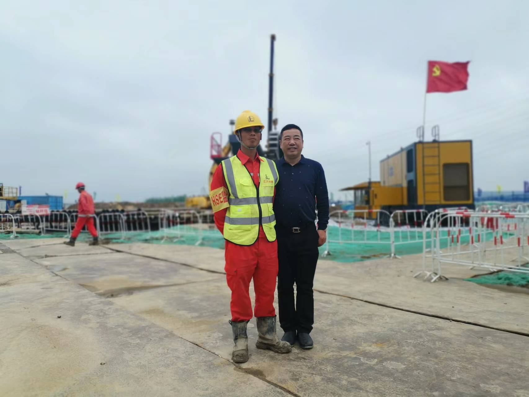 南京地鉆總經(jīng)理趙光亞赴工地慰問一線工人